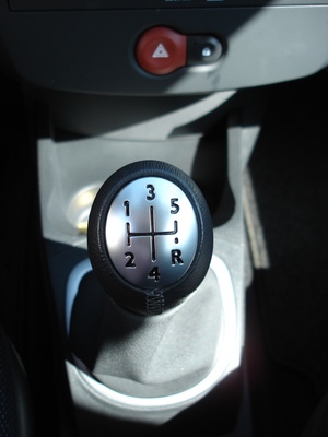How to Brake a Manual Car