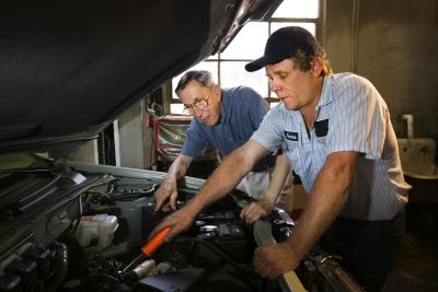 How to Reset the Fuel Pump on My 2001 Lincoln Town Car