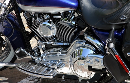 How to Clean Out a Motorcycle Gas Tank