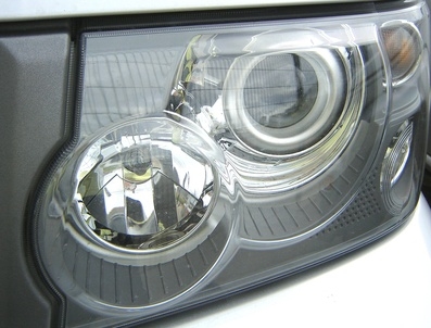 How to Replace the Headlight Bulb in a 2001 Toyota Corolla