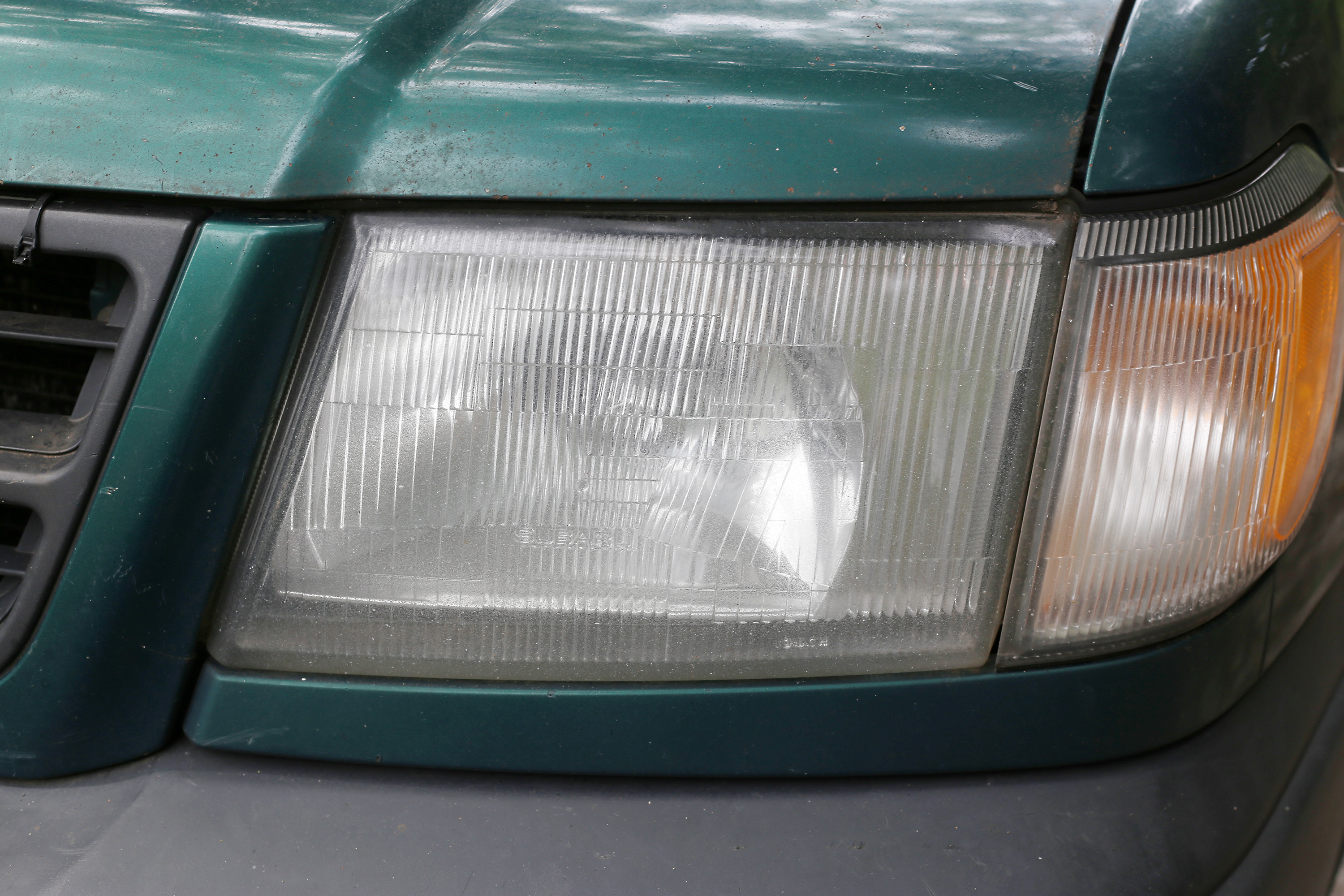 Home Remedies for Cleaning Cloudy Headlights (with Pictures)