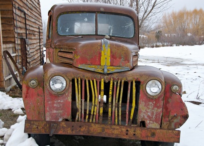 How to Paint a Box Truck With Tractor Paint