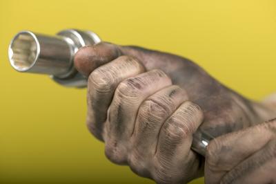 How to Change the Transmission Filter on a 1997 Chevrolet Pickup