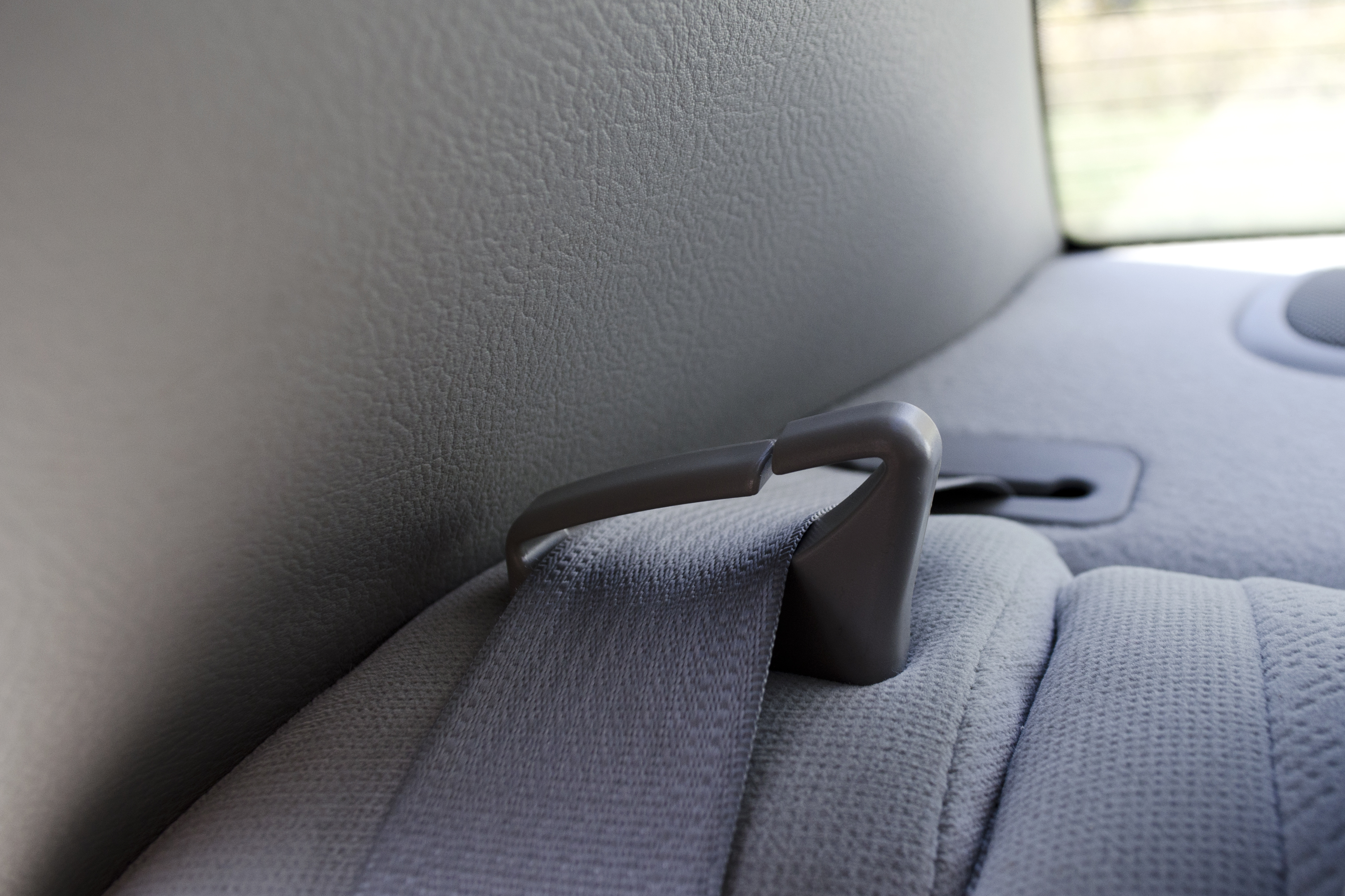 How to Reset a Stuck Seatbelt (with Pictures)