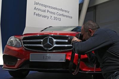 How to Adjust a Mercedes' Headlights