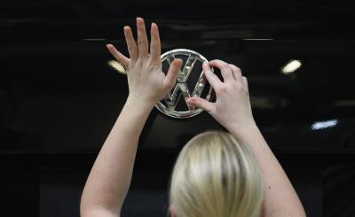 How to Replace a Battery in a VW Key