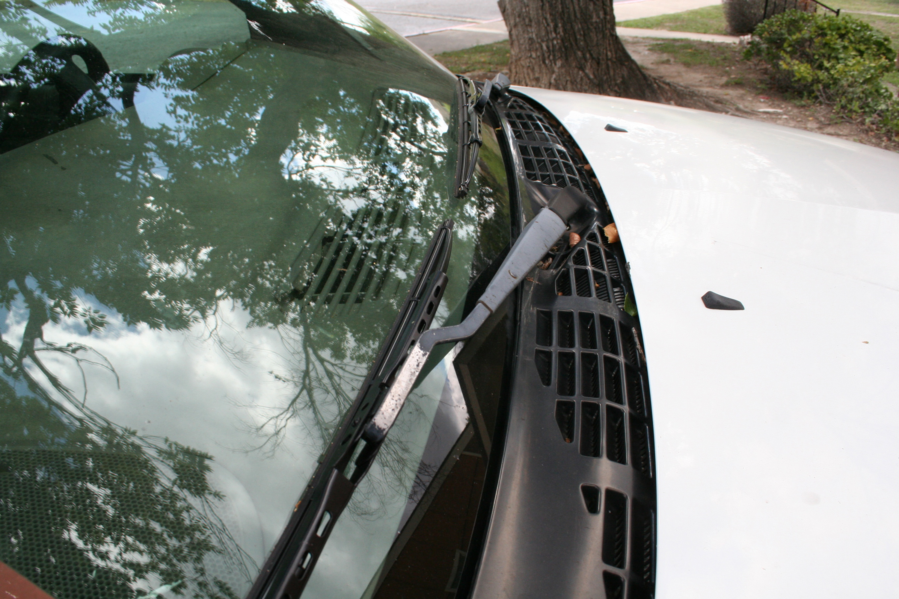 How to Stop New Wiper Blades From Squeaking (with Pictures)