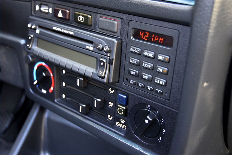 Troubleshooting a BMW Radio Display