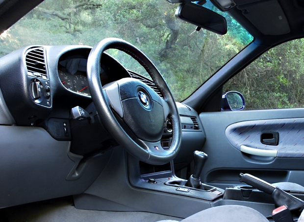 How to Remove the Steering Wheel from a BMW 328i