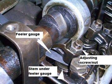 How to Adjust Engine Valves