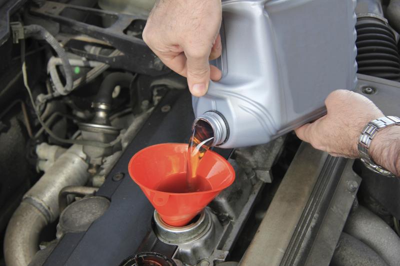 How to Choose the Oil and Fluids for an Oldsmobile Alero