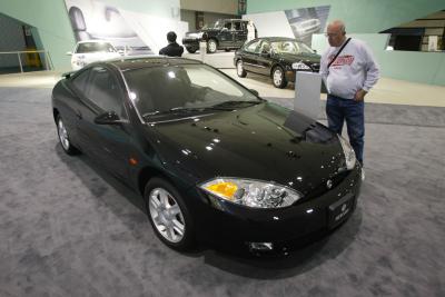 How to Choose the Oil and Fluids for a Mercury Cougar