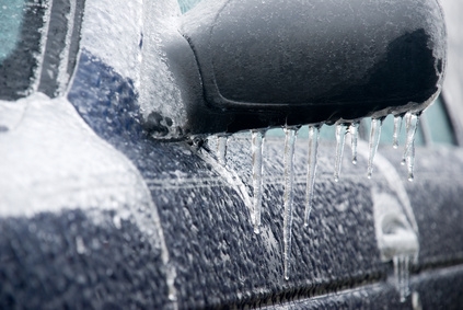 How to Prevent Ice on a Windshield With Vinegar