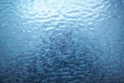 How to Stop a Car Window From Sticking in the Winter