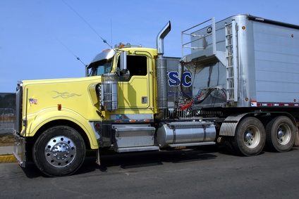 How to Calculate the Fuel Mileage of a Semi Truck