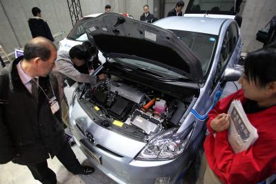 How to Check the Transmission Fluid in a Prius