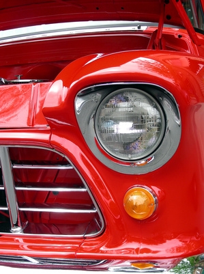 How to Adjust the Headlights for a Silverado