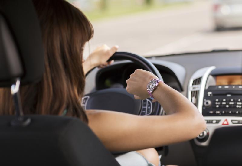 How to Set the Time in a Dodge Avenger
