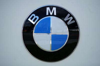 How to Adjust BMW 325I Headlights