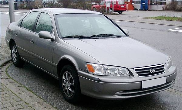 How Many Engine Oil Bottles to Use for a Toyota Camry V6