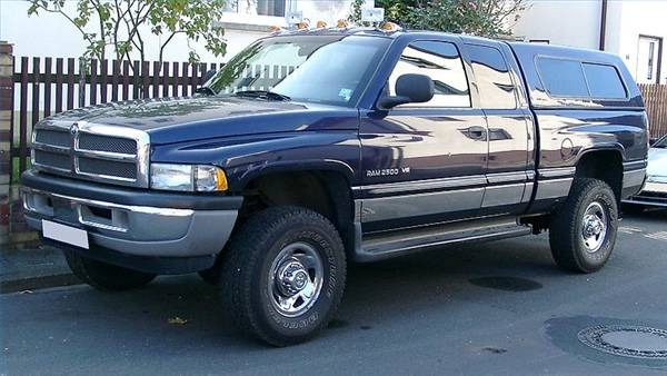 How to Remove a Catalytic Converter from a Dodge 2500