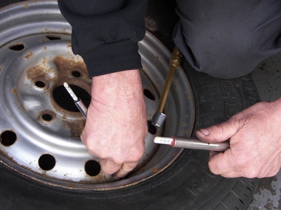 How to Check the Tire Pressure in a Rav 4