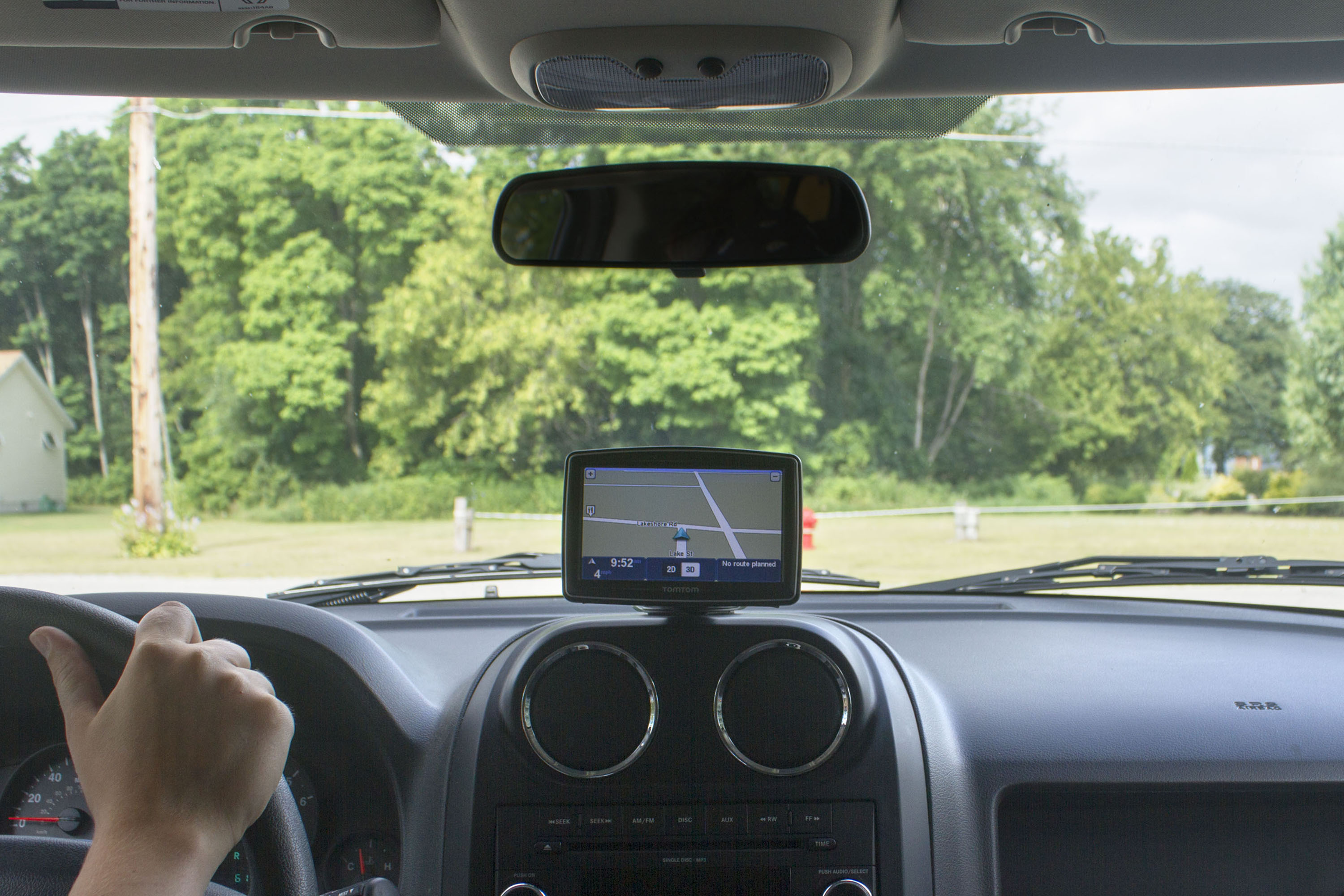 The Best Place to Put a GPS in a Car (with Pictures)