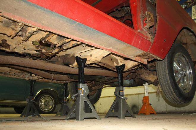 05 1967 Plymouth Belvedere Front Undercarriage