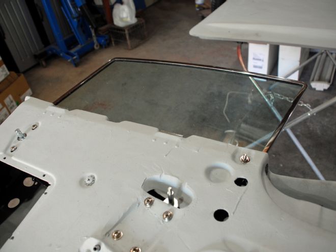 How to Replace Windows on a 1960 Chevrolet Corvette