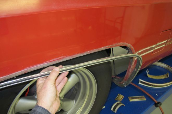 1985 Chevrolet C10 Removing Wheel Arch Moulding