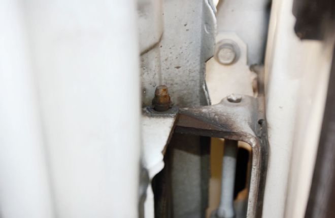 1999 Chevrolet Suburban Driver Side Door Hinge Remove Retainer Clips