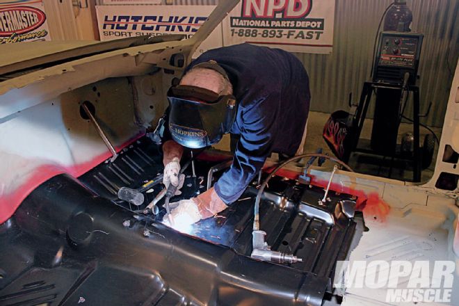 Dodge Challenger Floor Welding