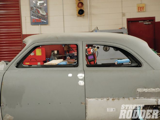 02 1951 Ford Sedan Roof Modification Side Windows