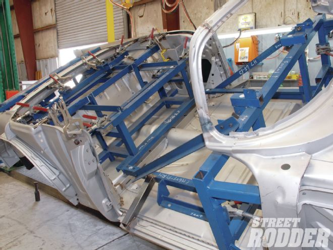  1109sr 16+1957 Chevy Body+roll Cage