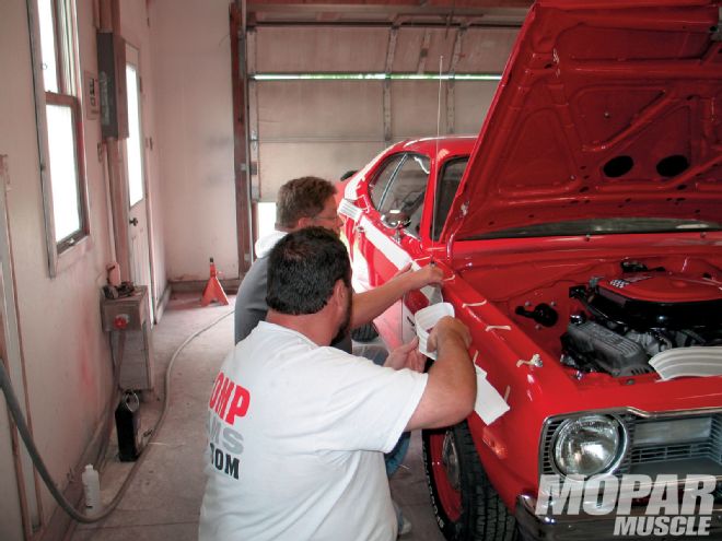 1975 Dodge Dart Factory Stripe Install - Easy Accents