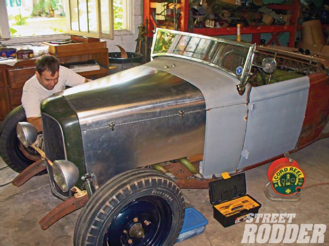 Hot Rod Hood Fabrication - Put A Lid On It