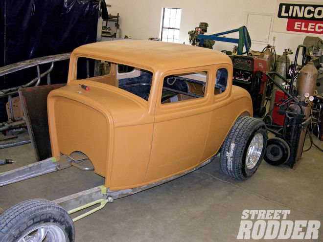 1009sr 08 O+1932 Ford Five Window Coupe+beige Roadster Shell