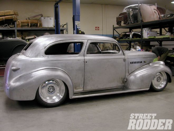 1009sr 02 O+1939 Chevy Sedan+right Side