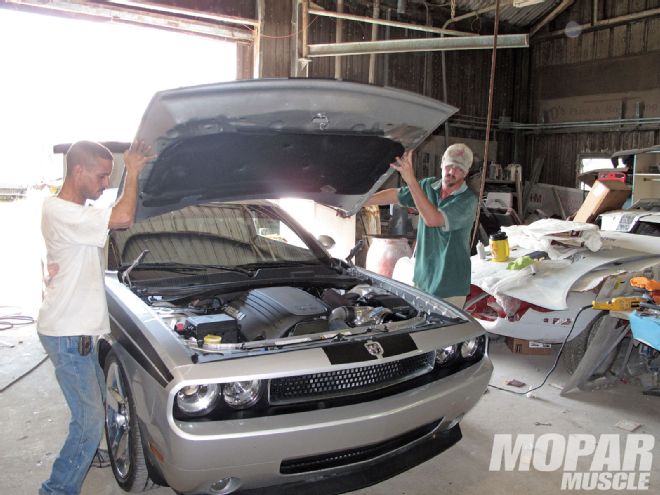 Mopp 1007 04 O+2009 Dodge Challenger+remove Factory Hood Scoop
