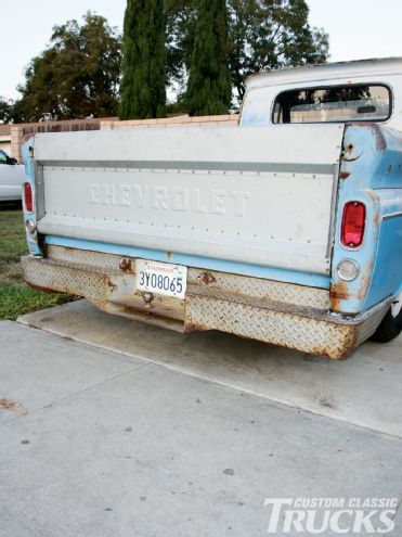 0912cct 02 Z+chevy C10 Mar K Tailgate Install+rear Bumper