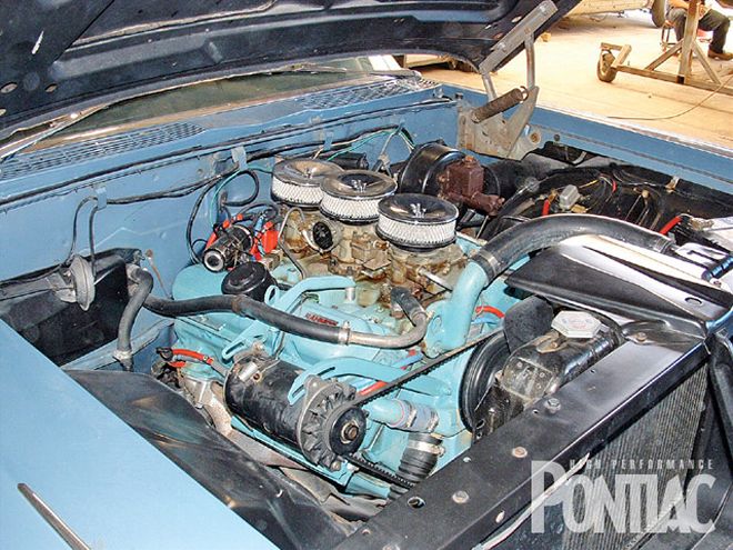 Hppp 0907 02 Z+pontiac Engine Compartment+before Makeover