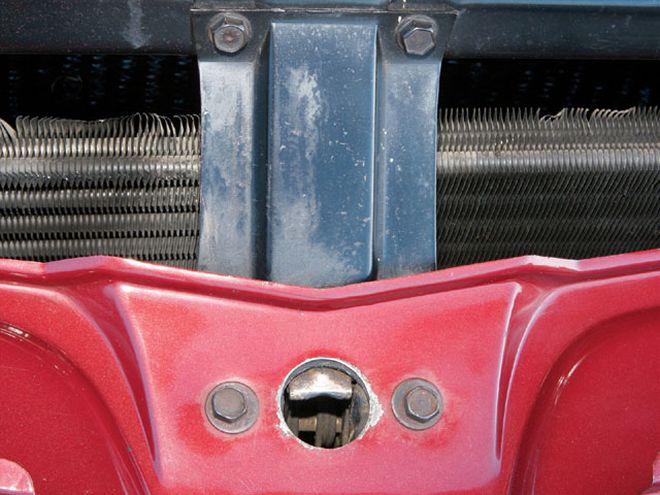 Hppp 0711 03 Z+10 Classic Pontiac Restoration Mistakes+fasteners