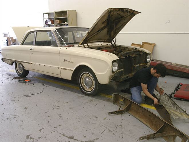 Hrdp 0707 03 Z+1962 Ford Falcon Budget Paint Job+removing Trim