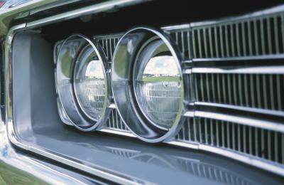 How to Replace the Bulb on a Volvo 850