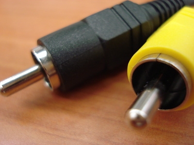 How to Wire RCA Cables From a Head Unit to Two Amps