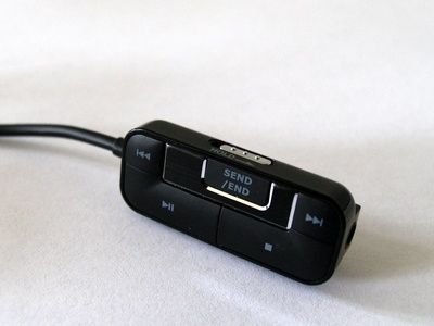 How to Connect an MP3 in a 2006 Chevy Equinox