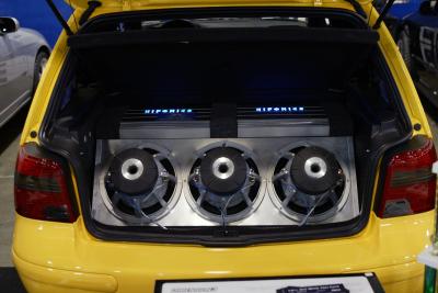 How to Hook Up a Subwoofer in a Jeep Cherokee