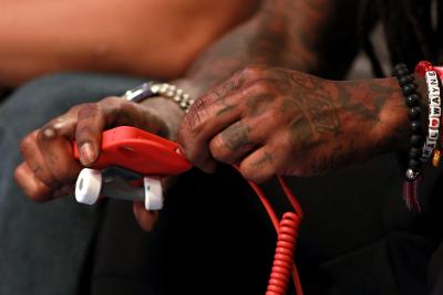 How to Use a Ford Radio to Play an iPod