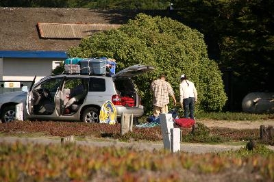 How to Attach a Thule Cargo Carrier to a Roof Rack