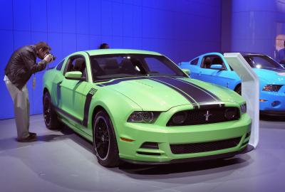 How to Remove the Headrest From a Mustang